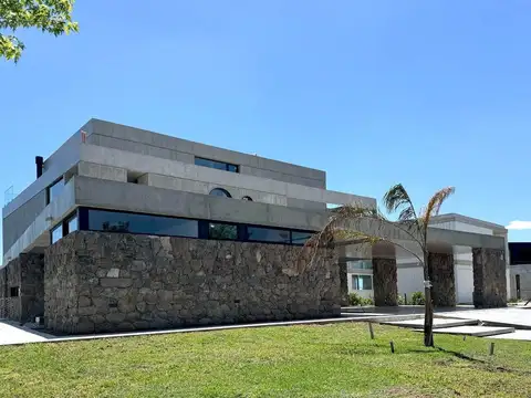 Av. de la Bahía 100