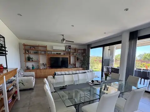 Casa 5 ambientes con 5 baños