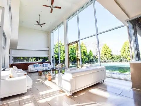 Casa 7 ambientes con 4 baños