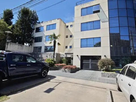 Excelente Oficina en La Horqueta con ágil salida a Panamericana