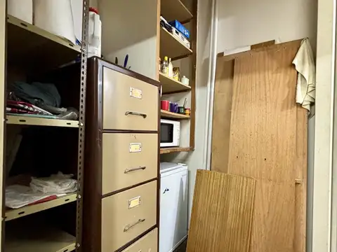 Lavalle y Rodríguez Peña - Luminosa Oficina con baño Privado