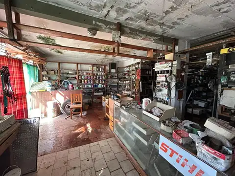 AMPLIO LOCAL CON VIVIENDA SOBRE CALLE 8