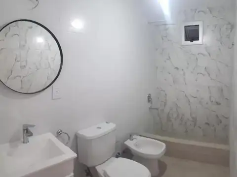 Dpto. monoambiente c/patio y cochera (Donovan 1200-Tapiales)