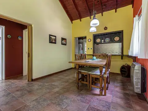 Casa en Venta con 3 cocheras