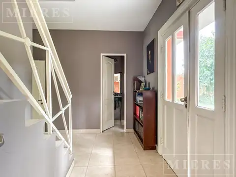 Casa 6 ambientes con 2 baños