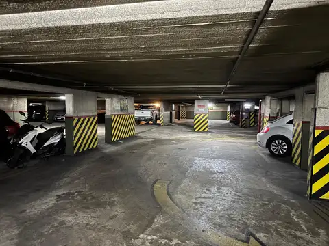 Vende cochera fija en microcentro