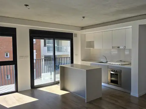 Departamento de 1 dormitorio con balcón en L en zona centro