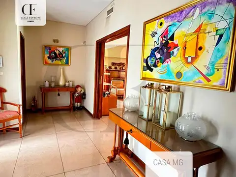 Casa 5 ambientes con 4 baños