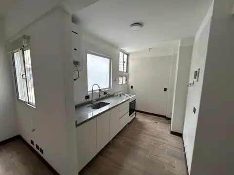 Departamento en Alquiler en Coghlan, $ 700.000