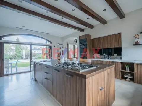 Casa 6 ambientes con 6 baños