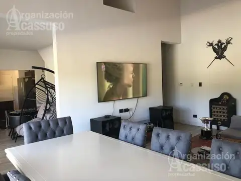 Casa en Venta con 2 cocheras