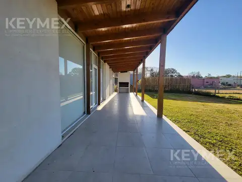 Casa en Venta con 2 cocheras