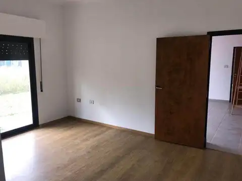 Casa 5 ambientes con 1 baño