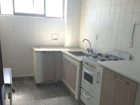 Excelente departamento Lateral de 3 ambientes hiper luminoso. Excelente Ubicacion.