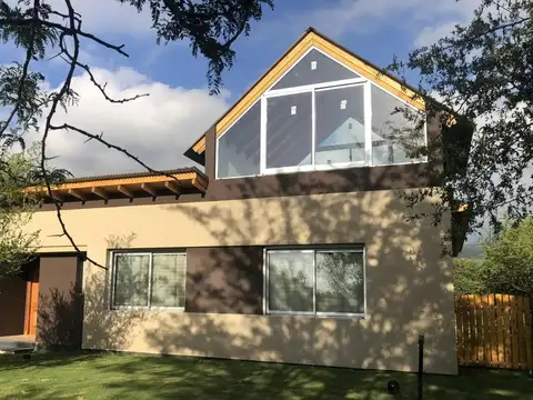 Casa en venta - 5 Dormitorios 4 Baños - Cochera - 1.502Mts2 - Córdoba