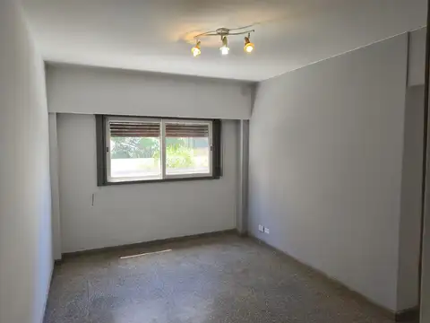 DEPARTAMENTO 2 AMBIENTES. GENERAL PAZ 33 PISO 2 "D" AVELLANEDA, A METROS AV. MITRE.