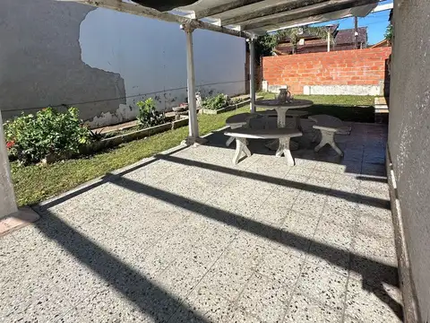 VENTA CASA FAMILIAR CON PARQUE EN CIUDAD EVITA