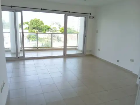 SEMIPISO EXTERNO DE UN DORMITORIO Y BALCONES