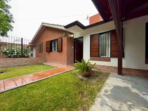 B° San Carlos. Zona Sur. Avenida Mitos Americanos. Mza. 45 Casa 100