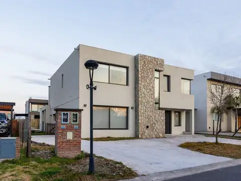Casa a estrenar 5 ambientes en Lagoon Pilar