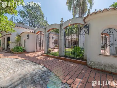 Quinta en Venta con 2 cocheras