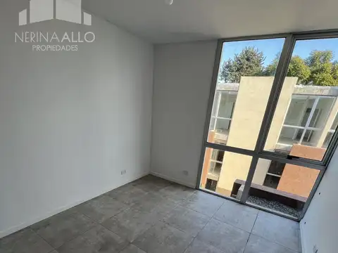 Depto Tipo Casa en Venta con 2 cocheras