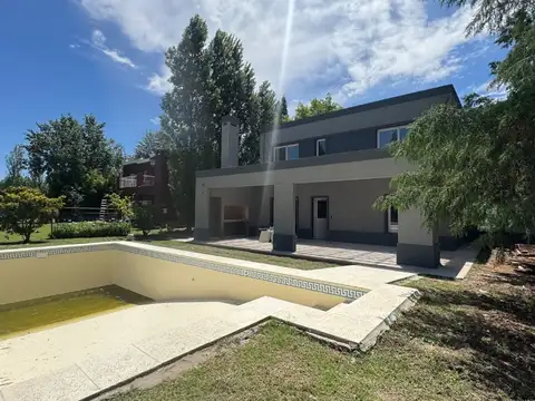 CASA EN VENTA A ESTRENAR CON PILETA BOCA RATON