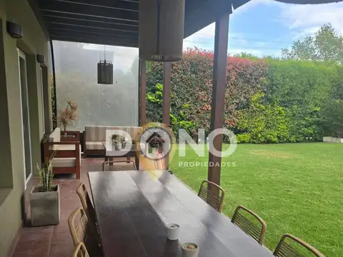 Casa en Venta en Berazategui, USD 440.000