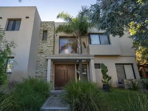 Casa en Alquiler en Villanueva, USD 4.000