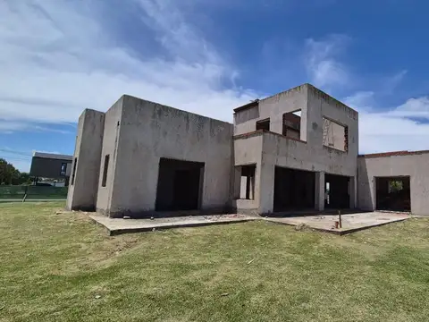 CASA EN CONSTRUCCIÓN EN CAMPOS DE ROCA II EN VENTA