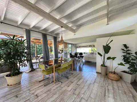 Casa 4 ambientes con 3 baños