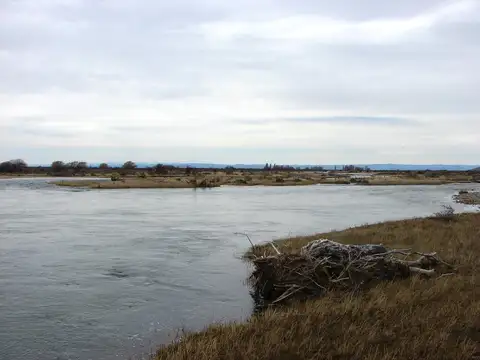 INMOBILIARIA COMODORO - 13.000 has sobre el Río Senguer