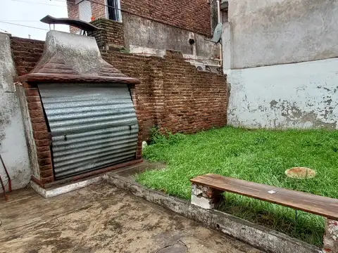 Casa de 4 amb. con Patio, Jardín, Galpón y Terraza.