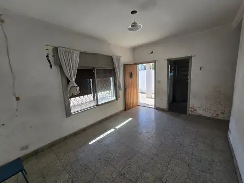 Casa 4 ambientes con 1 baño