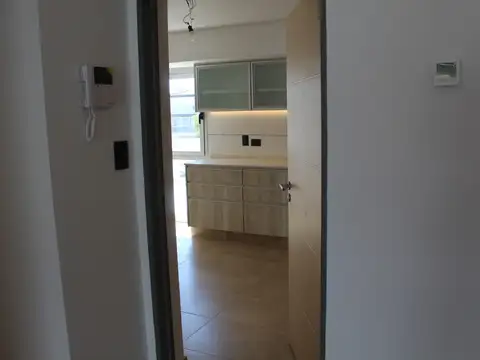 Departamento semipiso 4 ambientes con balcon y 2 cocheras. Liniers. A estrenar