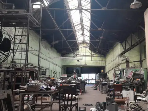 Depósito y local comercial - Mixtura 4