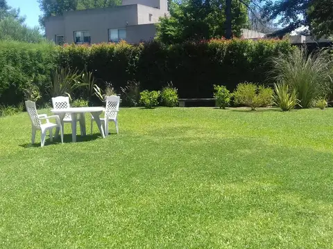 Casa 8 ambientes con 4 baños