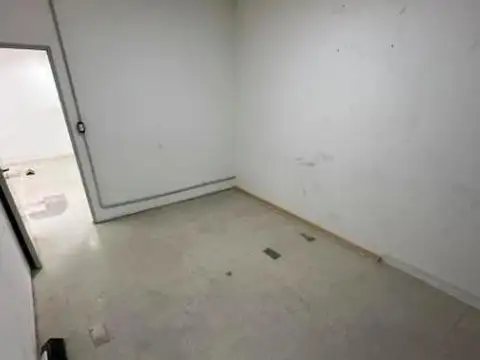 Oficinas en Venta Apto varios rubros. Piso Completo 270 m² en Liniers. Oportunidad