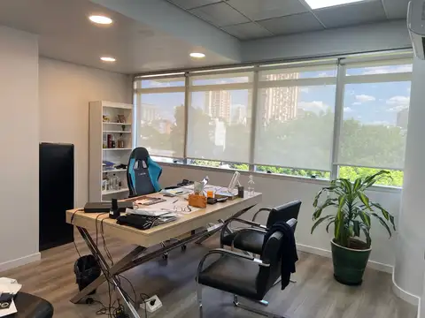 Oficina en Alquiler con 2 cocheras