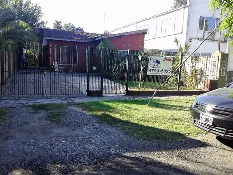 VENTA DE CHALET DE 10 X 30 M2 DE 3 AMBIENTES CON E/AUTO, JARDÍN, FONDO Y PILETA EN TALAR DE PACHECO
