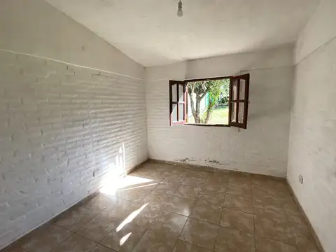 Casa 5 ambientes con 1 baño