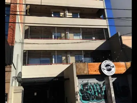 EXCELENTE DPTO 2AMB CON COCHERA. ESCUCHA OFERTA.