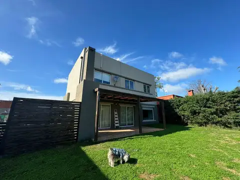 Casa 4 ambientes con 3 baños