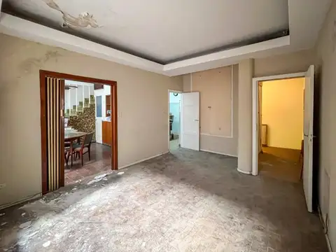 Casa 5 ambientes con 2 baños