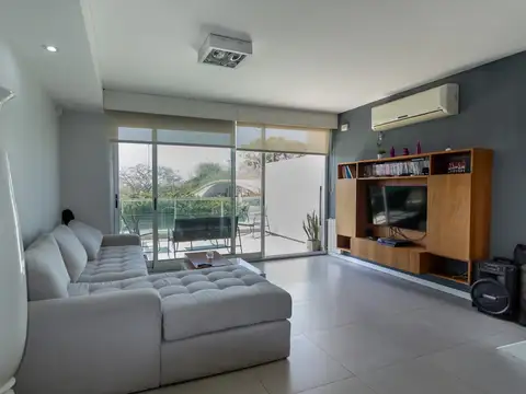 Avenida Carlos Colombres al 1100