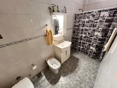 Rosario - Boulevard Segui  3520  GRAN LOCAL CON VIVIENDA PLANTA ALTA