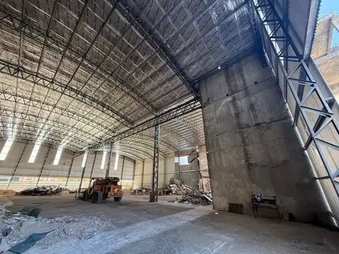 ESPECTACULAR GALPÓN EN VENTA 2900M2 Y VISTA AL RÍO