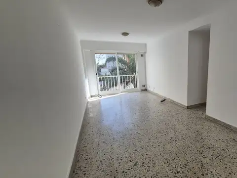 Muy Lindo Departamento en Pleno Centro de Olivos de 3 Amb, Muy Luminoso, Ventilado