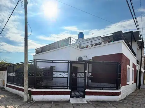 Se vende Casa c/dpto-Reconquista-B° Sarmiento