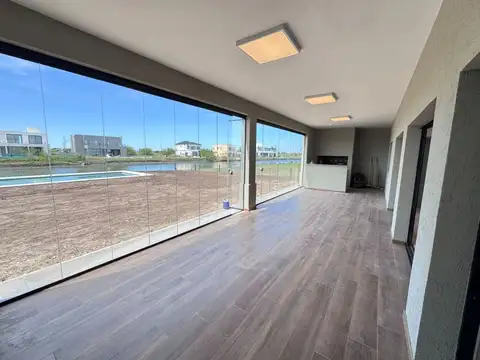 Casa 4 ambientes con 3 baños